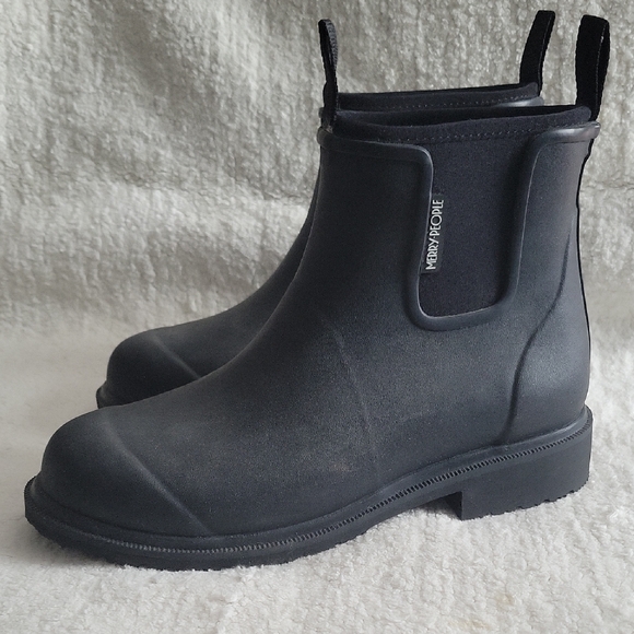 Black Ankle Rain Boots for Women With Care Kit - Picture 2 of 14
